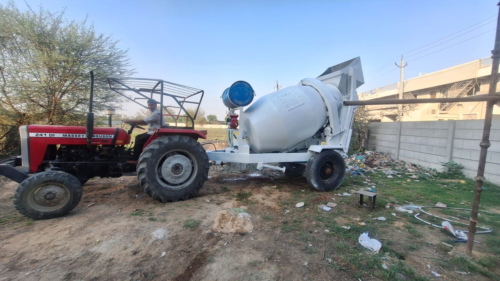 TRAFLO white mixer with tractor